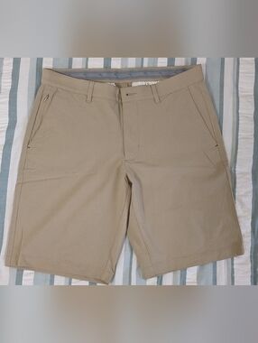 Men's Tommy Bahama Chip Shot Flat Front 10" Shorts Stone Khaki Waist Size 32